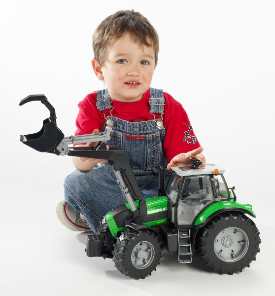 Трактор Bruder Agrotron X720 с погрузчиком 03081