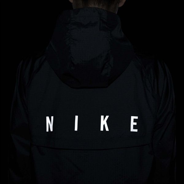 Куртка Nike NK RUN DVN ESSNTL JACKET DA1070-010 S чорний