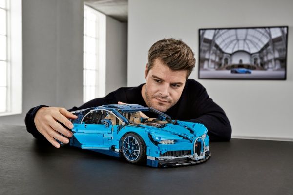 Конструктор LEGO Technic Bugatti Chiron 42083