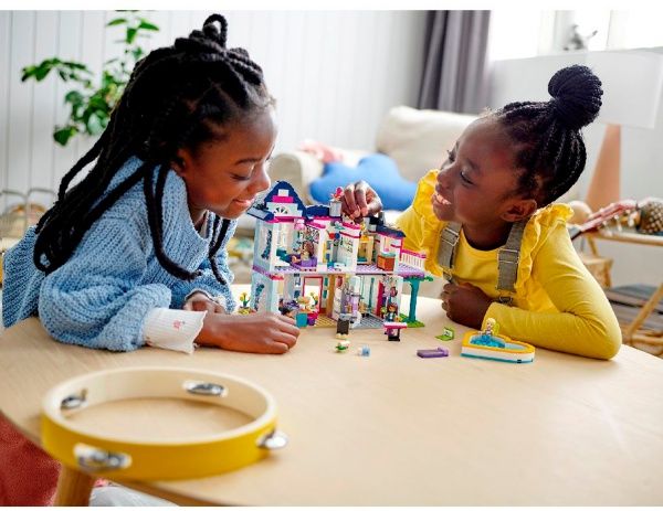 Конструктор LEGO Friends Родинний будинок Андреа 41449