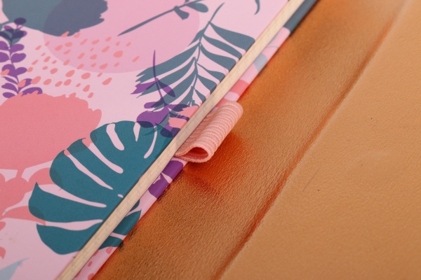 Книга для записей Pink tropics с магнитной застежкой А5