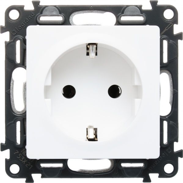 Розетка с заземлением Legrand Life без шторок белый 753421