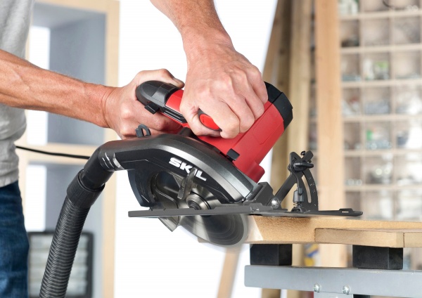 Пилка дискова SKIL SW1E5830AA