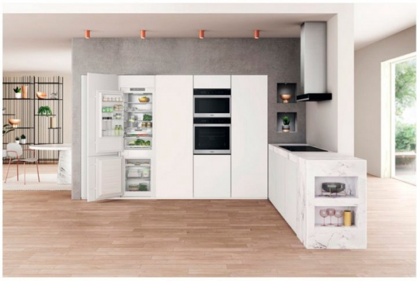 Встраиваемый холодильник Whirlpool WHC18 T573