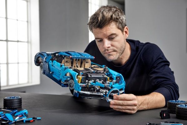 Конструктор LEGO Technic Bugatti Chiron 42083