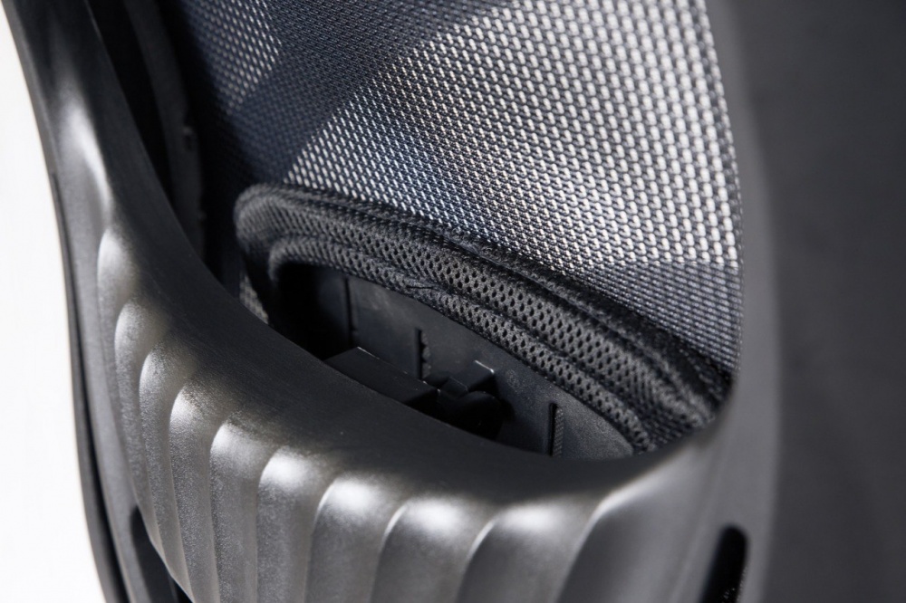 Крісло офісне Tehforward Ксенон чорний