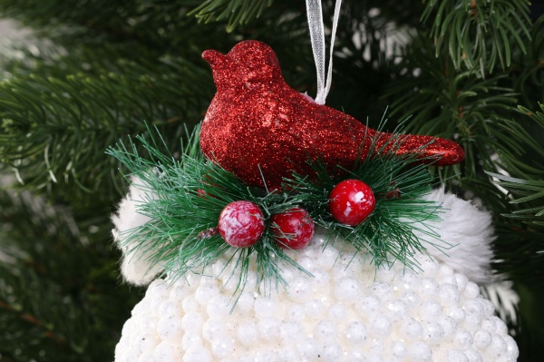 Куля новорічна з пташкою HF20H0412 d 120 мм білий із червоним