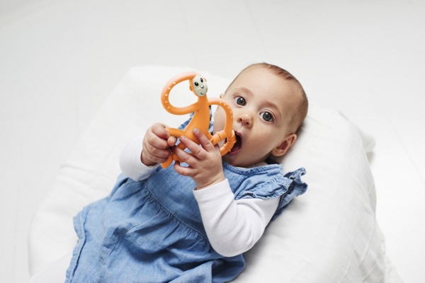 Прорезыватель Matchstick Monkey Обезьянка танцующая оранжевая 14 см (MM-DMT-005)