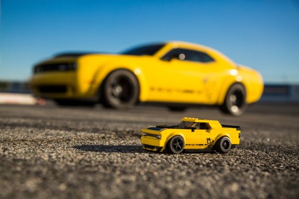 Конструктор LEGO Speed Champions Автомобили 2018 Dodge Challenger SRT Demon и 1970 Dodge Charger R/T 75893