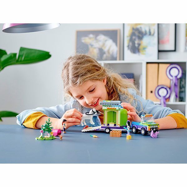 Конструктор LEGO Friends Фургон для коня Мії 41371
