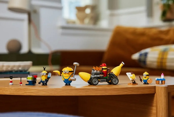 Конструктор LEGO Minions Посіпаки й банановий автомобіль 75580