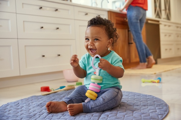 Іграшка-брязкальце Fisher Price Мій перший макарун GRR45