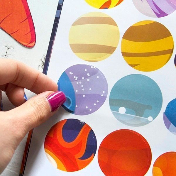 Книга-развивайка «Интересные кружочки. 2+ Загадочный космос» 978-617-09-3791-9