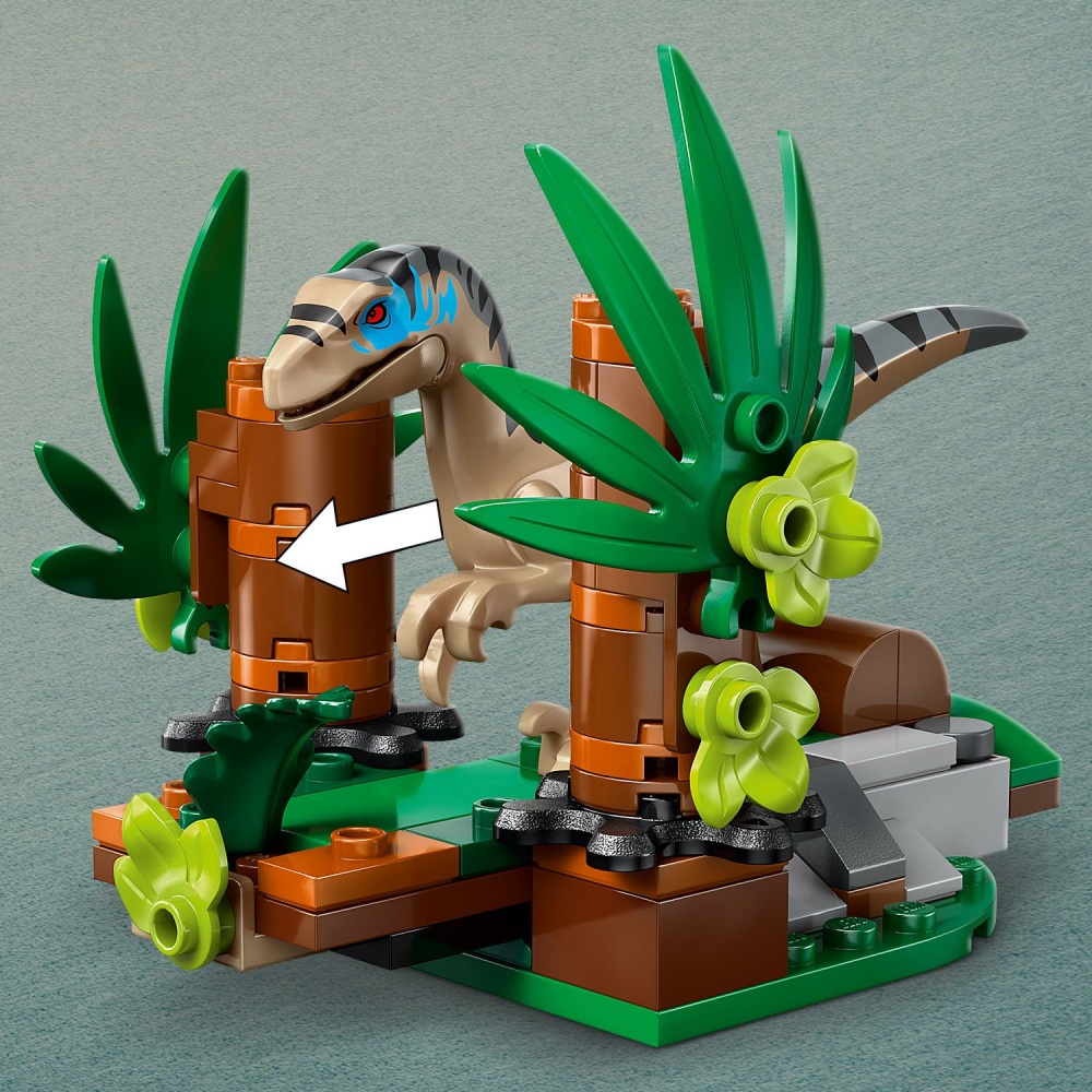 Конструктор LEGO Jurassic World Бегство по бездорожью от раптора 76972