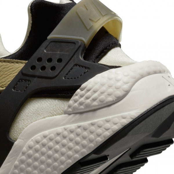 Кроссовки Nike NIKE AIR HUARACHE DD1068-007 р.44 коричневый