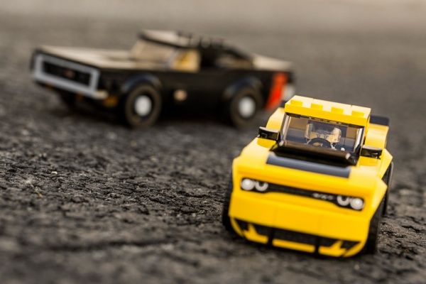 Конструктор LEGO Speed Champions Автомобили 2018 Dodge Challenger SRT Demon и 1970 Dodge Charger R/T 75893