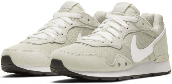 Кроссовки Nike Nike Venture Runner CK2948-002 р.US 9,5 бежевый