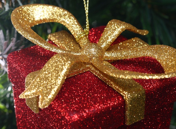 Підвіска Коробочка 3Д квадратна 6х6х4 см червоний