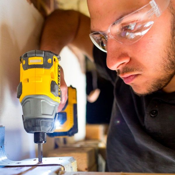 Гайковерт ударный аккумуляторный Stanley FMC647D2