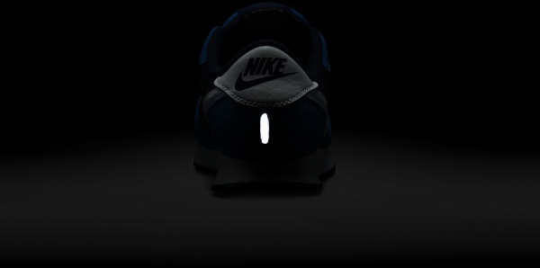 Кроссовки Nike MD VALIANT (GS) CN8558-404 р.US 5Y синий