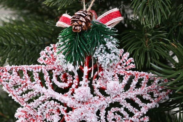 Декоративная подвеска Звезда с декором 11 см красный NY21062