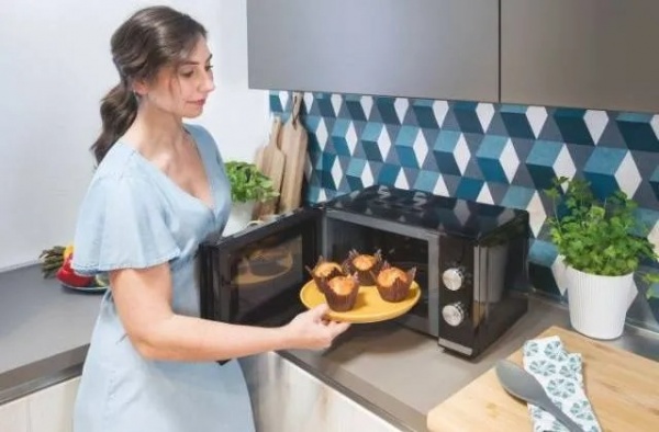 Мікрохвильова піч Candy CMW20TNMB 