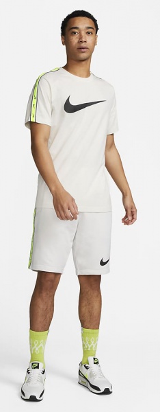 Футболка Nike M NSW REPEAT SW SS TEE DX2032-122 р.S бежевий