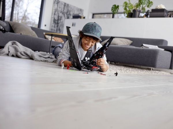 Конструктор LEGO Star Wars Шаттл Кайло Рена 75256