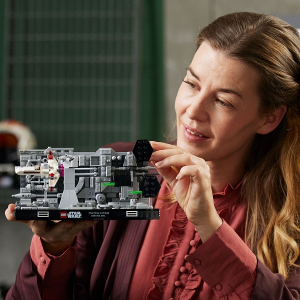 Конструктор LEGO Star Wars Диорама «Пролет над Звездой Смерти» 75329