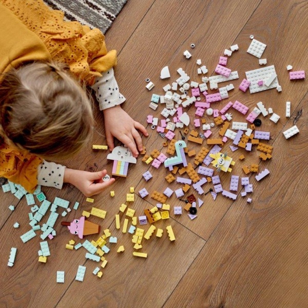 Конструктор LEGO Classic Творчі пастельні веселощі 11028