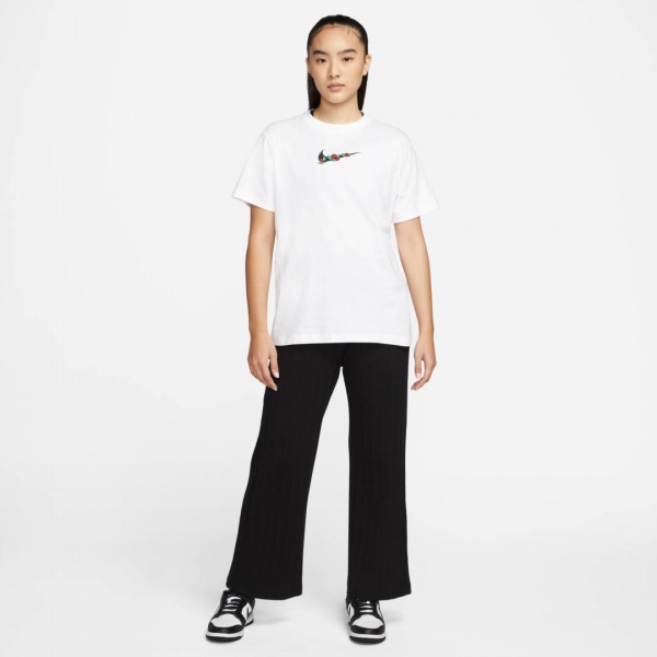 Футболка Nike W NSW TEE BF VDAY DN5886-100 р.M білий
