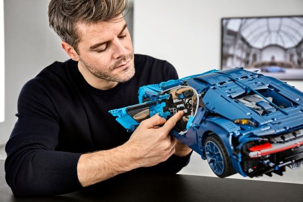 Конструктор LEGO Technic Bugatti Chiron 42083