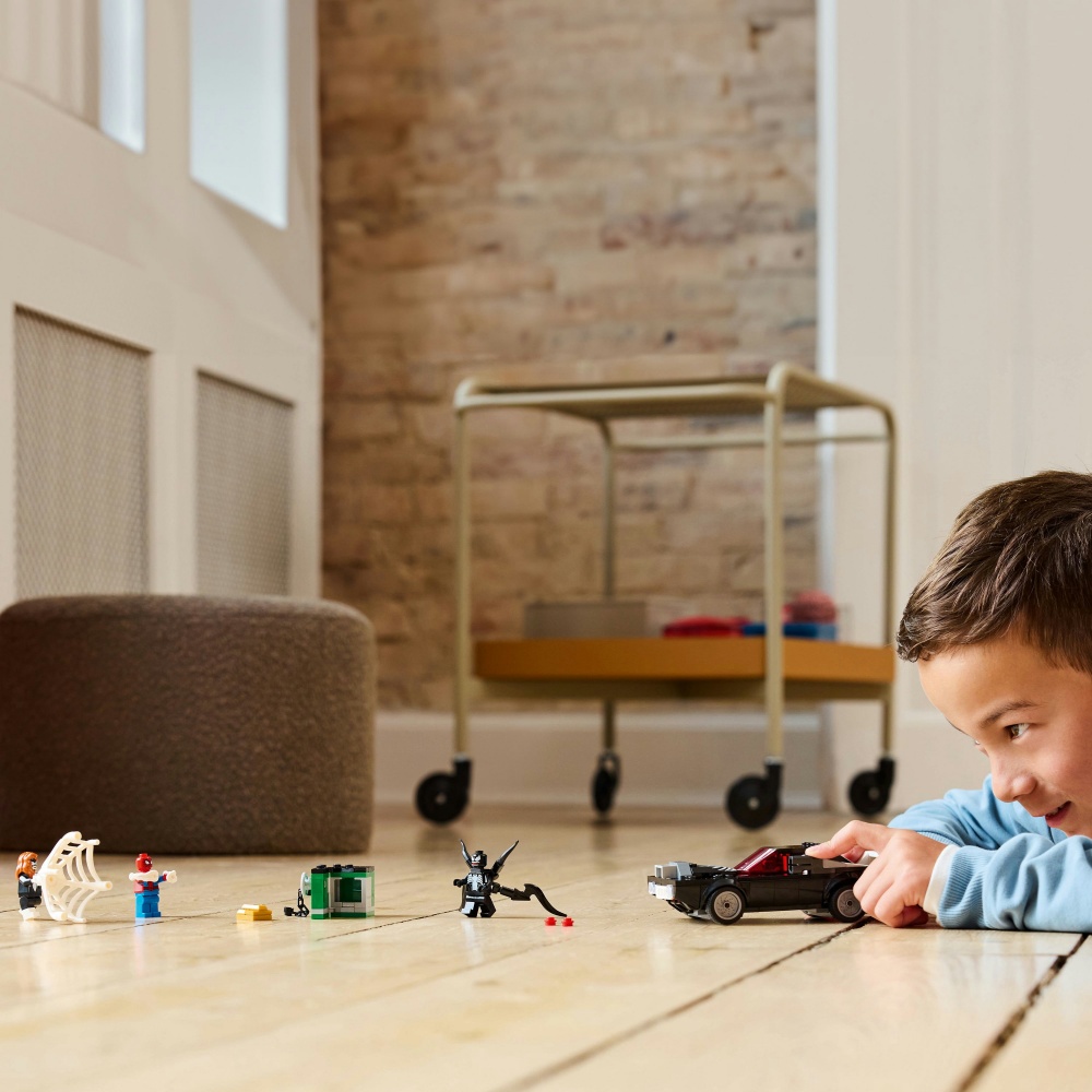 Конструктор LEGO Super Heroes Marvel Людина-павук проти маслкара Венома 76309