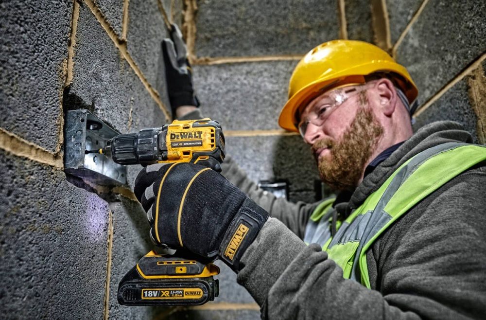Шуруповерт акумуляторний DeWalt DCD708D2T