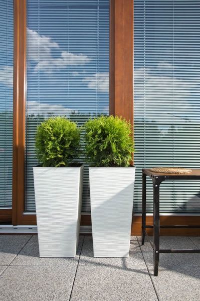 Горшок пластиковый Lamela Финезия 400 с вкладом долото-білий квадратный 20л белый 