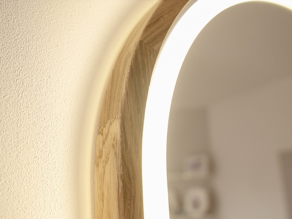 Дзеркало з вбудованим підсвічуванням Luxury Wood Freedom Slim LED ясен натуральний 550x850 мм 