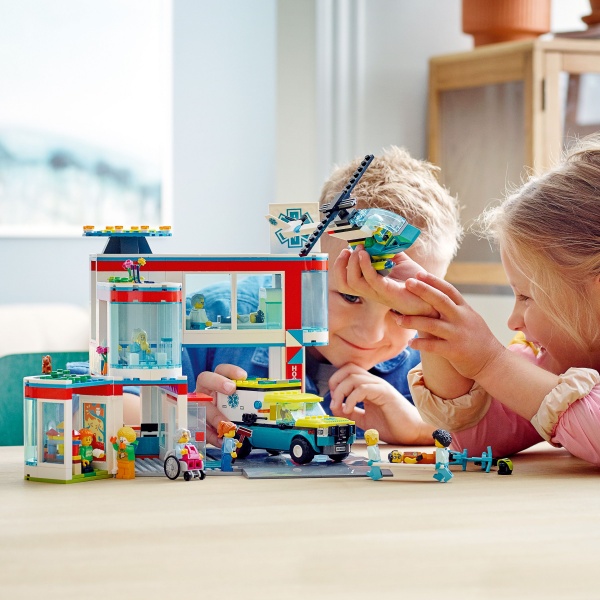 Конструктор LEGO City Лікарня 60330