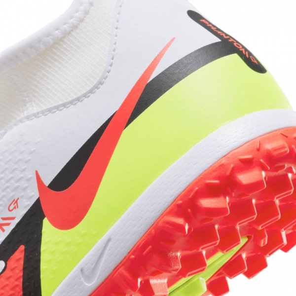 Сороконожки Nike Jr. Phantom GT2 Academy Dynamic Fit TF DC0818-167 р.US 5,5Y белый