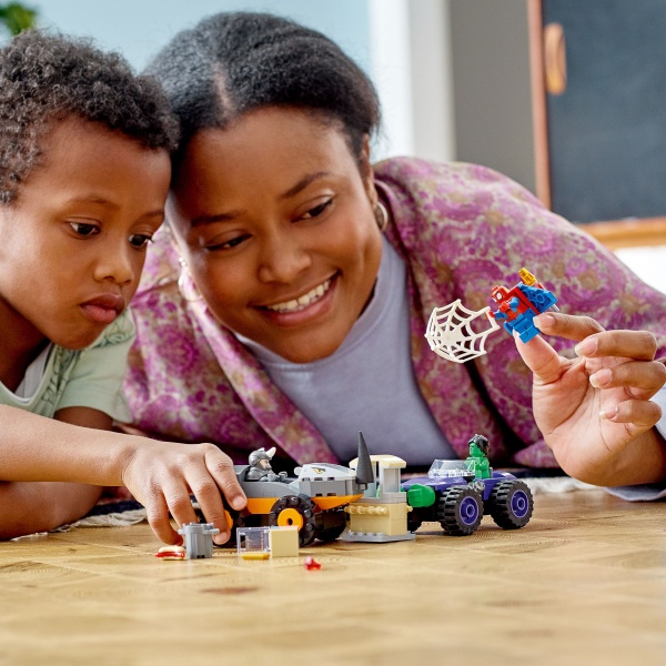 Конструктор LEGO Super Heroes Marvel Схватка Халка и Носорога на грузовиках 10782