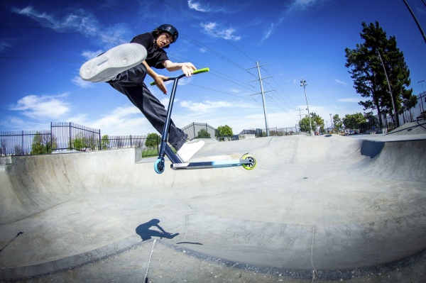 Самокат Razor Pro X разноцветный 1081072 