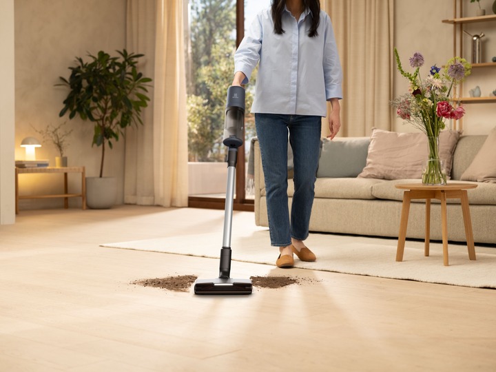 Пылесос аккумуляторный Electrolux EP61H21WET blue