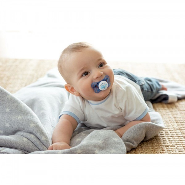 Пустышка Chicco Physio Light силиконовая 2-6 мес. с футляром 2 шт. (71037.41)