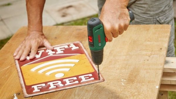 Шуруповерт аккумуляторный Bosch EasyDrill 1200 + набор сверл и бит + 2 акб PBA 12V 1.5Ah O-A + зарядное устройство GAL 1210 CV + кейс 06039D3007