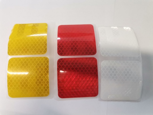 Стрічка світловідбивна Expert Fix самоклеюча біла, жовта, червона 50x50 мм (6 шт./уп.)