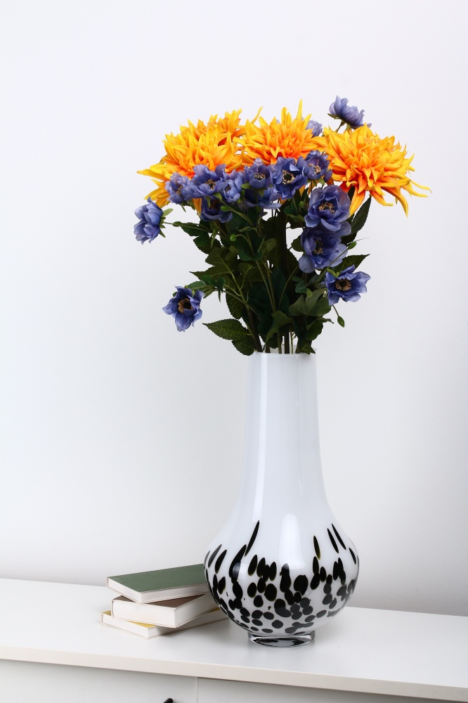 Ваза стеклянная Wrzesniak Glassworks Confetti 50 см черно-белая 17-9324A