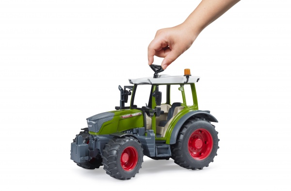Трактор Bruder Fendt Vario 211 1:16 02180