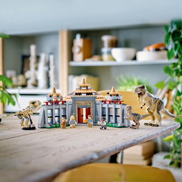 Конструктор LEGO Jurassic World Атака тиранозавра и раптора 76961