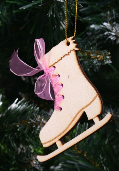 Елочная игрушка Коньки с лентой 5730 7 см 