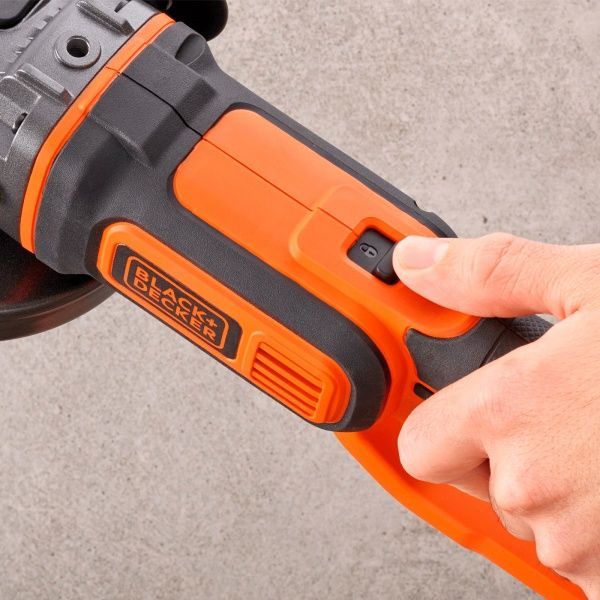 Болгарка (угловая шлифмашина) Black+Decker BCG720M1