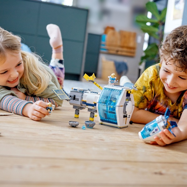 Конструктор LEGO City Місячна Космічна станція 60349